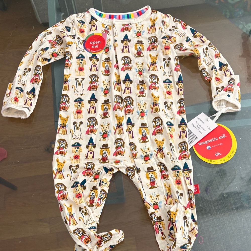 Magnetic Me tricks or treats modal magnetic Footie - 0-3M